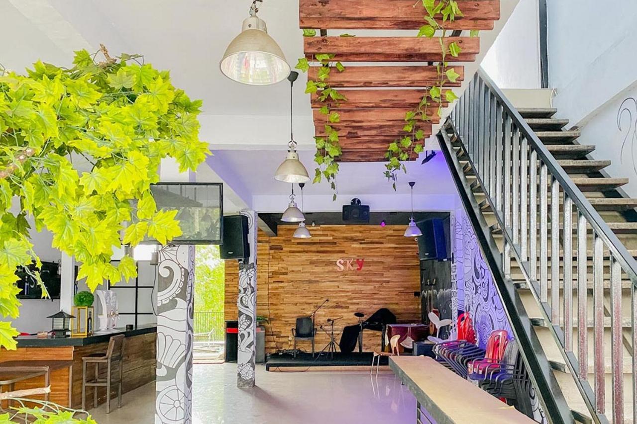 Sky Residence Tomohon Mitra Reddoorz Eksteriør billede