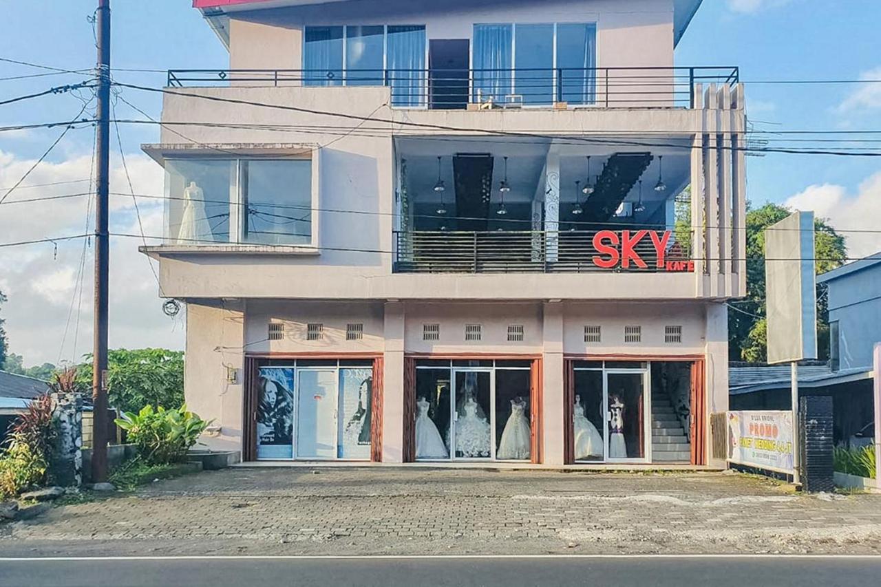 Sky Residence Tomohon Mitra Reddoorz Eksteriør billede